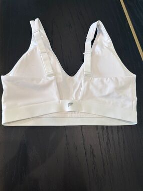 Fabletics White Wireless Support Sports Bra